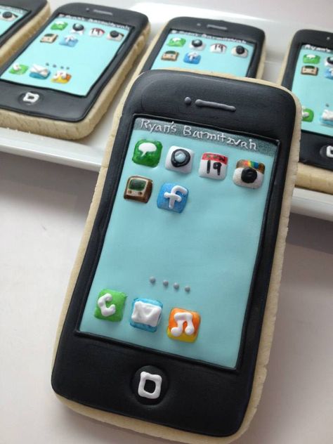 iPhone cookies Iphone Cookies, Girly Cookies, Jack Daniels Cake, Cookie Hacks, Cookies Sugar, Man Cookies, Sugar Cookie Designs, Cookie Frosting, Creative Cookies