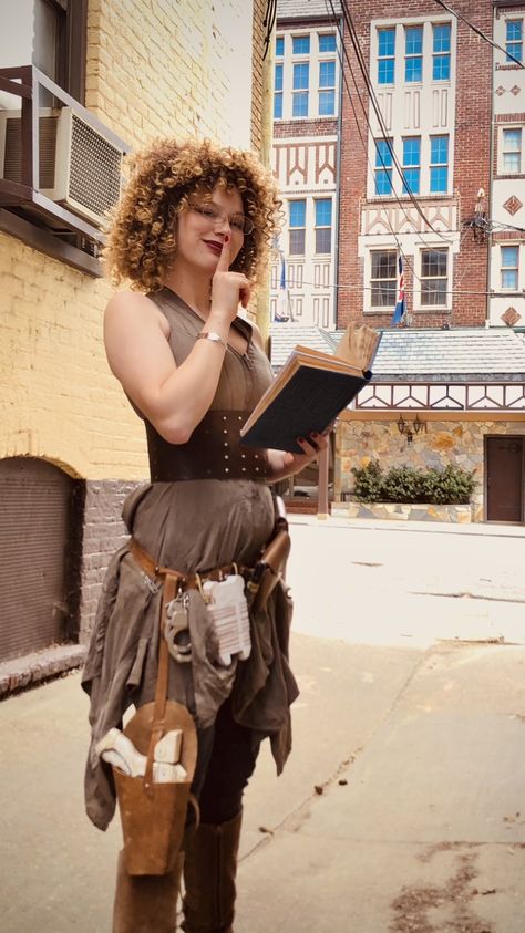 River Song cosplay by @mercysong.tardis on instagram #riversong #riversongcosplay River Song Outfit, Dr Who River Song, River Song Costume, River Song Cosplay, Tardis Cosplay, British Icons, Doctor Who Cosplay, Hello Sweetie, Cosplay Inspo