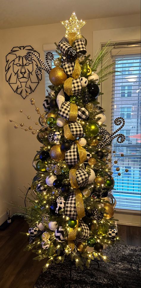 Black White And Gold Christmas Tree, Black White And Gold Christmas, Black Xmas Tree, Black White Christmas Tree, Black Gold Decor, Black Christmas Decorations, Black Gold Christmas, Christmas Home Decor Ideas, Black White Christmas