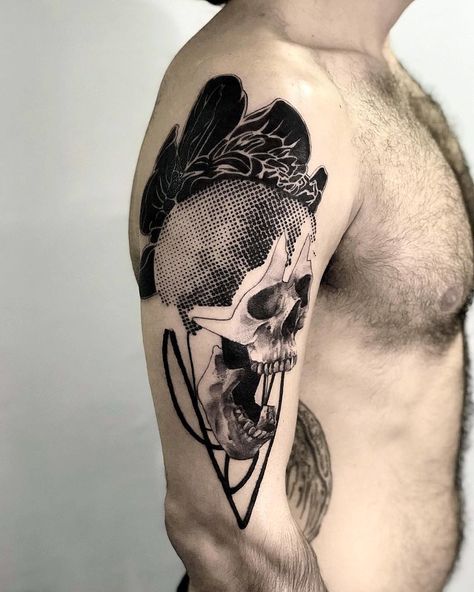 Caio Miguel Skull Tattoo Epic Tattoos, Collage Tattoo, Abstract Skull, Colour Tattoos, Scale Tattoo, Epic Tattoo, Geniale Tattoos, Tattoo Shows, Trash Polka