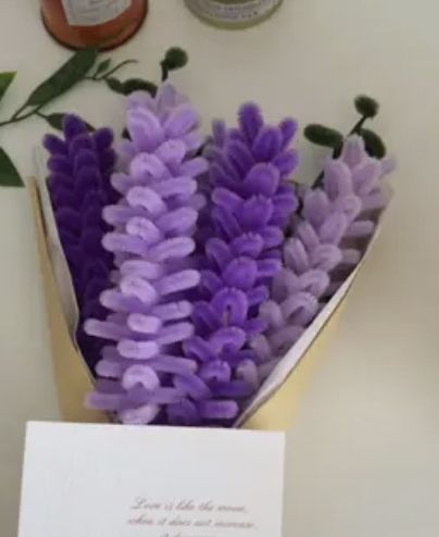 Lavender Pipe Cleaner Flowers, Craft Pipe Cleaners, Pipe Cleaner Flowers, Lavender Bouquet, Flower Craft, Pipe Cleaner, Lavender Flowers, Flower Tutorial, Flower Crafts