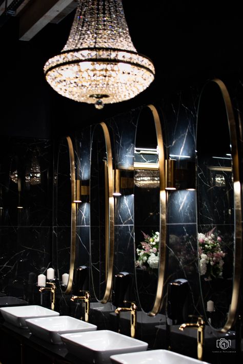 Luxury Restroom, Luxury Powder Room, Balloon Chandelier, Luxury Bar, Hall Bathroom, Cool Restaurant, Wedding Hall, Bar Interior, Nautical Home