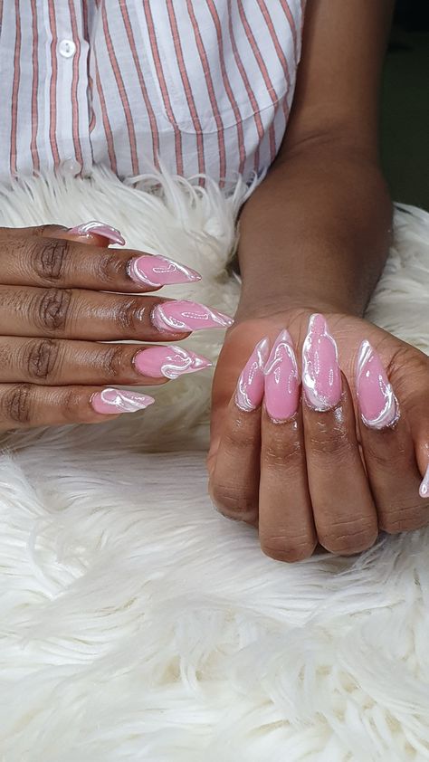 Pink nails with 3D design and chrome 3d Chrome French Tip Nails, 3d Nail Chrome, 3d Chrome Swirl Nails, Pink 3d Chrome Nails, 3d Silver Chrome Nails, Pink Chrome, Nail Studio, 3d Nails, Almond Nails