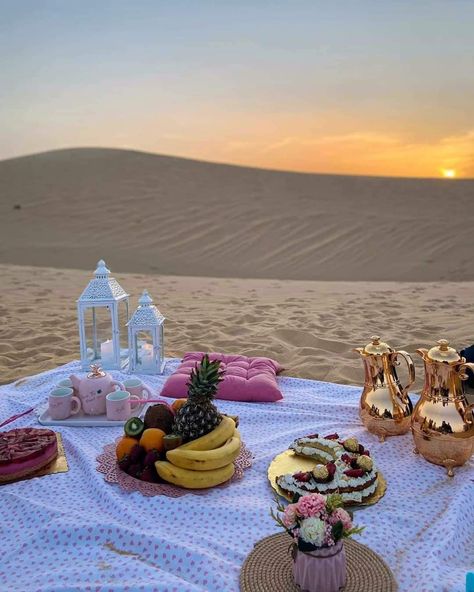 Everything All At Once, Outside Activities, Wadi Rum, Perfect Picnic, Instagram Ideas Post, Iphone Wallpaper Girly, Color Rosa, Marrakech, Girls Trip