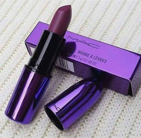 Shared by Karma. Find images and videos about beauty, makeup and lips on We Heart It - the app to get lost in what you love. Fancy Makeup, Mac Lipstick, Beautiful Lips, Drugstore Makeup, Lipstick Shades, Makeup Brands, Cute Makeup, Makeup Collection, Lipsticks