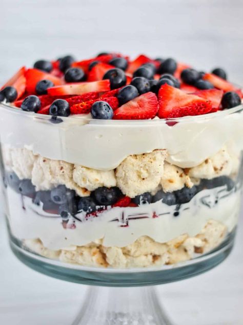 Gluten Free Trifle Recipe Gluten Free Trifle, Patriotic Trifle, Gluten Free Angel Food Cake, Berries Cake, Light Cheesecake, Fruit Trifle, Berry Trifle, Gluten Free Vegetarian Recipes, Angel Food Cake Mix Recipes