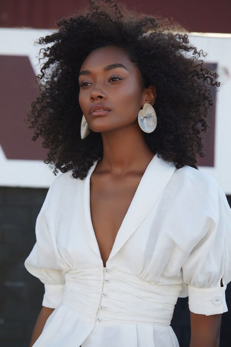 Cheyenne Maya-Carty Pelo Afro, Model Pose, Dark Skin Beauty, American Woman, Dark Skin Women, Dark Beauty, Zulu, Afro Hairstyles, Black Is Beautiful