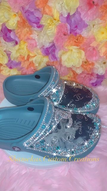 Crocs Decor Ideas, Light Blue Crocs, Bedazzled Stuff, Croc Decorations, Bedazzled Shoes Diy, Bling Crocs, Crocs Ideas, Bedazzled Shoes, Blue Crocs