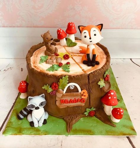 #forestanimals #foxcake #woodlandbirthday #woodlandbirthdayparty Woodland Birthday Theme, Fox First Birthday, Woodland Birthday Cake, Fox Cake, Boys 1st Birthday Cake, Baby First Birthday Cake, Fox Birthday, Woodland Cake, Boys 1st Birthday Party Ideas