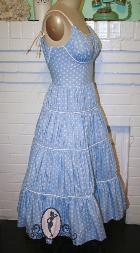 Morningstar84: Marilyn Monroe's Blue Polka-dot Sundress Long Polka Dot Dress, Dot Dress Outfit, Polka Dot Dress Outfit, Groovy Fashion, Arthur Miller, Marilyn Monroe Fashion, Feminine Skirt, Cotton Sundress, Cute Lingerie