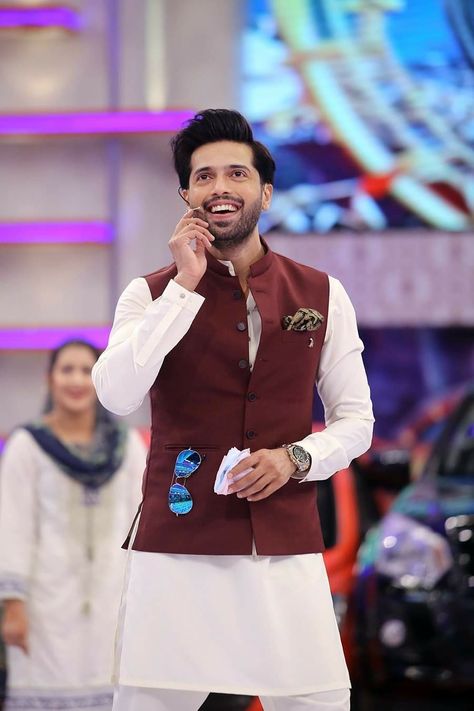 Fahad Mustafa, Dad Outfits, Man Dress Design, Kaftan For Men, Asian Wedding Dress Pakistani, Sherwani For Men Wedding, Wedding Kurta, Wedding Kurta For Men, Kurta Pajama Men