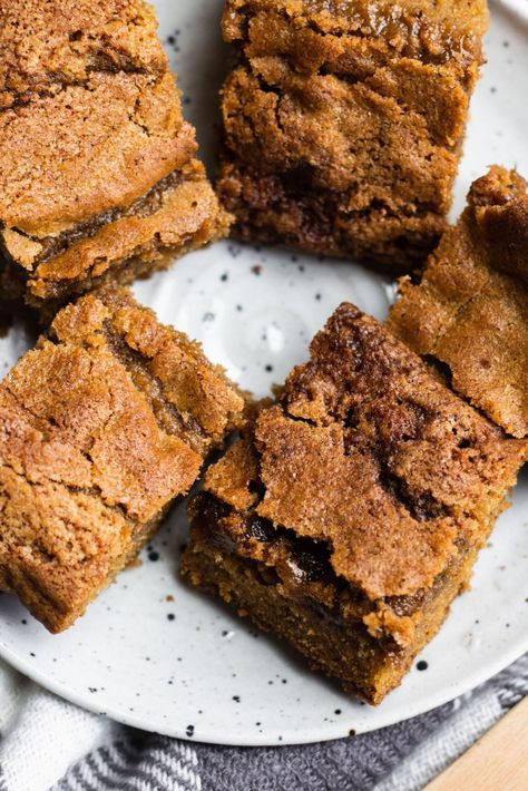 Pumpkin Blondies Recipe, Brown Butter Blondies, Pumpkin Brownies, Blondies Recipe, Pumpkin Treat, Sweet Pumpkin, Pumpkin Flavor, Fall Baking, Fall Desserts