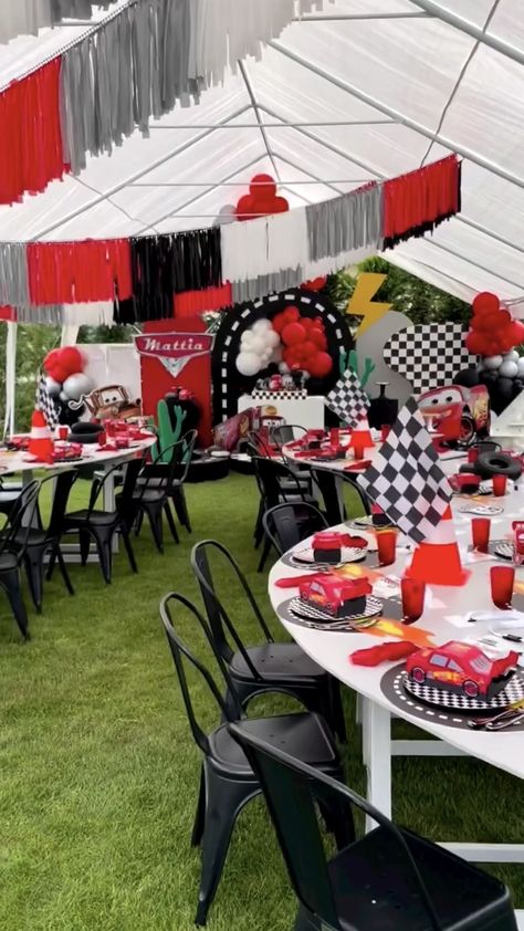 Tesla Birthday Party Ideas, Cars Theme Table Decor, Cars Theme Backdrop Ideas, Racing Car Birthday Party Ideas, Formula One Party, Formula 1 Party, Lightning Mcqueen Baby Shower Theme, Cars Baby Shower Theme Disney, Disney Cars Birthday Backdrop