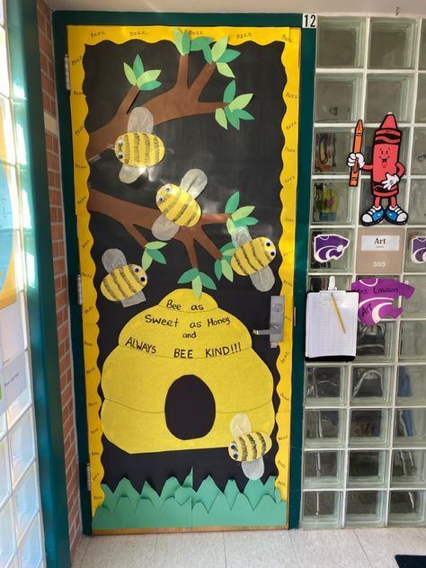 Bees Door Decoration Preschool, Customer Service Bulletin Board Ideas, Bumble Bee Classroom Door, Bumble Bee Door Decorations Classroom, Bee Door Decorations Classroom, Bee Classroom Door Ideas, Bee Door Decoration, Rocket Preschool, Kindness Door