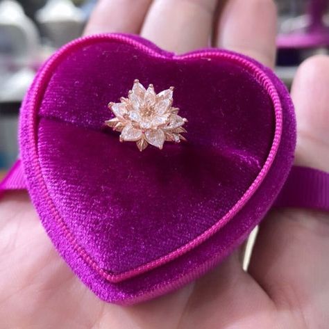 Lotus Engagement Ring, Lotus Flower Ring, Lotus Ring, Cute Engagement Rings, Unique Flower, Dream Engagement Rings, Pretty Rings, Unique Engagement, Fantasy Jewelry