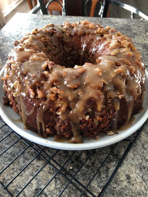 Upside Down Pecan Pie Cake | Kande Kups Pecan Upside Down Cake, Oatmeal Apple, Cake Fall, Pecan Pie Cake, Pecan Cake, Grandmas Recipes, Bundt Cakes Recipes, Pie Cake, Upside Down Cake