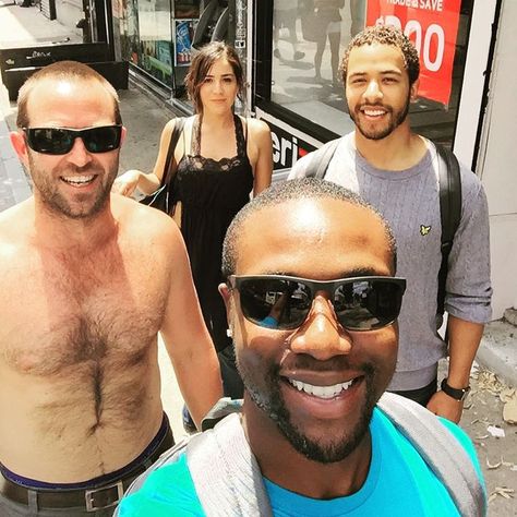 Takin over #Brooklyn #Blindspot @ukweliroach Air Jamaica, Rob Brown, Sullivan Stapleton, Jaimie Alexander, Healthy Holidays, Hand Painted Flowers, Serie Tv, Bella Canvas, Rayban Wayfarer