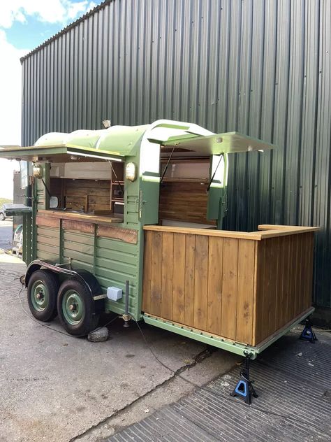 Horse box conversion Catering Trailer / Street Food Van / Mobile Kitchen Bar  | eBay Horse Box Conversion, Foodtrucks Ideas, Mobile Bar Cart, Boutique Patisserie, Mobile Cocktail Bar, Catering Trailer, Trailer Conversion, Mobile Coffee Shop, Coffee Trailer