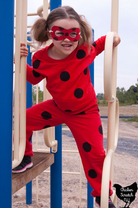 DIY Miraculous Ladybug Costume With Reversible Mask Ladybug Miraculous Costume, Diy Miraculous Ladybug Costume, Diy Ladybug Costume, Miraculous Ladybug Diy, Ladybug Costume Kids, Diy Miraculous, Cat Noir Costume, Halloween Bugs, Miraculous Costume