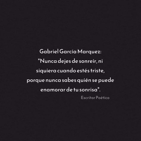 Sonrisa enamorada Gabriel García Márquez frases libros Beautiful Poetry, Gabriel Garcia Marquez, Quotes And Notes, Poetry Quotes, Poetry, Quotes