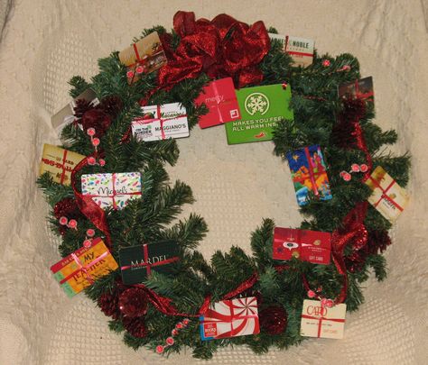 This was the gift card wreath for my daughter's third grade class.  Used curly ribbon to attach each card to the wreath. Gift Card Wreath, Gift Card Tree, Gift Card Basket, School Traditions, Card Wreath, Gift Card Displays, Gift Card Bouquet, Gift Card Presentation, Kindergarten Christmas