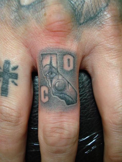 fuckyes Surenos 13 Tattoo, Easy Tats, Chicano Tattoos Gangsters, Loco Tattoo, Money Bag Tattoo, Tattoo On Finger, Bag Tattoo, Chicanas Tattoo, Tattoo 2024