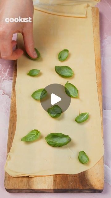 112K views · 2.1K likes | Cookist Wow on Instagram: "🍃 Place a #basil leaf on the dough and roll it out 😍 Your stuffed #pasta will look fancy and literally astonishing! Take a look:  👉INGREDIENTS 📌For the pastry: 300g (2 cups) all-purpose flour 3 eggs a pinch of salt 7ml (½ tbsp) olive oil fresh basil leaves  📌For the filling: 300g (1 cup) prawns, peeled, deveined, chopped 130g (½ cup) ricotta zest of 1 lemon 2 thyme sprigs, leaves only salt and pepper  👉METHOD 1. In a large bowl combine flour with salt, eggs, and olive oil. Mix well, form the pasta dough into a ball, and wrap it in plastic. Set aside for at least 30 minutes. 2. Roll pasta dough into thin sheets. The top half of the sheets with basil leaves, spray water on top and cover with another sheet of pastry. Pass each sheet t Fresh Pasta Dough, Homemade Pasta Dough, Pasta Dough Recipes, Green Pasta, Cookist Wow, Stuffed Pasta, Basil Leaf, Pasta Machine, Pasta Dough