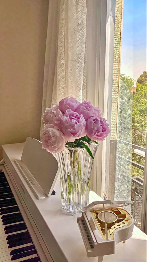 Pink peonies in vase on top of white piano Piano Aesthetic Pink, Pink Piano Aesthetic, Pink Music Aesthetic, Piano Flowers, Aesthetic Piano, Music Flashcards, Calming Backgrounds, Pink Piano, Piano Photo