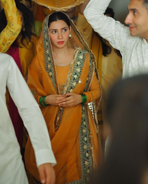 Mahira Khan Wedding, Mahira Khan Dresses, Haldi Dress, Mehndi Dress, Latest Bridal Dresses, Mahira Khan, Pakistani Fancy Dresses, Indian Bridal Dress, Haldi Ceremony