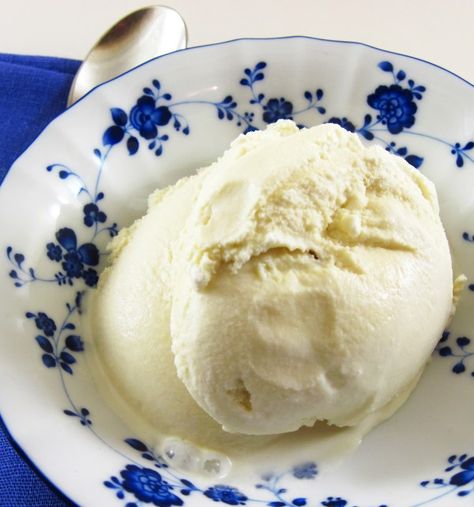 Honey sweetened vanilla ice cream_edited-1 Cuisinart Ice Cream Recipes, Keto Vanilla Ice Cream, Sugarfree Dessert, Sugar Free Ice Cream, Cuisinart Ice Cream, Cuisinart Ice Cream Maker, Honey Ice Cream, Easy Ice Cream Recipe, Vanilla Ice Cream Recipe