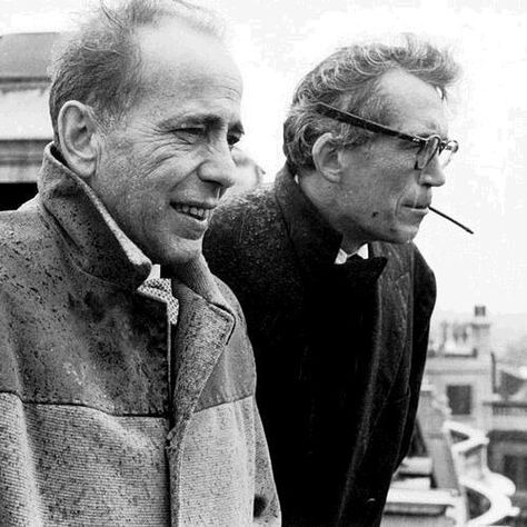 Humphrey Bogart (without his usual hairpiece) and director John Huston on location for "Beat The Devil" (1953). Bogart hated the finished film, famously saying publicly "Only phonies find it funny." Classic Couple, John Huston, Tyrone Power, Janet Leigh, Tony Curtis, Hollywood Couples, Hooray For Hollywood, Jamie Lee Curtis, Classic Movie Stars