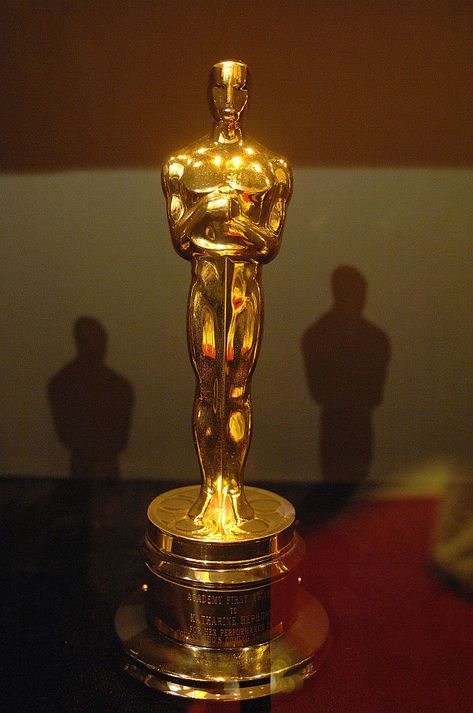 10 Oscar Statue Facts - Who is the Statuette Based On, Cost, Worth & More Oscar Statue, Life After High School, Evelyn Hugo, Oscar Award, Art Appliqué, Dream Career, Acting Career, Future Lifestyle, Dream Lifestyle