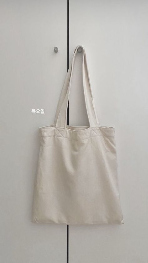 Minimalist Korean Aesthetic, Kpop Bedroom, Memories Aesthetic, Minimalist Tote, Korean Snacks, Handmade Packaging, Simple Tote, Cream Aesthetic, Simple Pictures