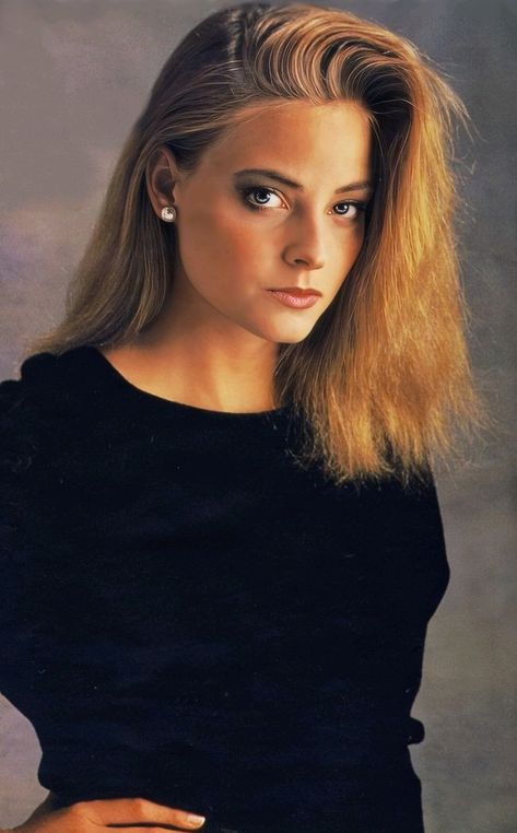 70s Celebrities, Jodie Foster, Women Cosmetics, Photography Poses Women, How Old, Vintage Photo, Old Vintage, Celebrity Photos, Favorite Celebrities