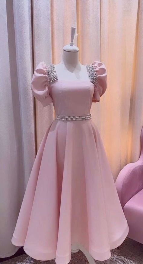 Simple Frock Design, Long Gown Design, Simple Frocks, Evening Gowns With Sleeves, Dinner Dress Classy, Stylish Short Dresses, Classy Prom Dresses, Cute Dress Outfits, Fancy Dresses Long