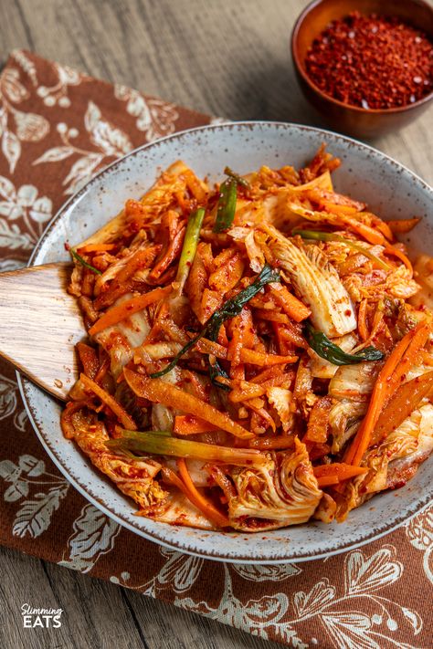 Looking to add a burst of vibrant flavour to your meals without the strong tang of traditional fermented kimchi? This quick and easy fresh kimchi recipe is the perfect introduction. By skipping the fermentation process, you get a crunchy, refreshing side dish that pairs wonderfully with all your favourite Korean dishes. Made with crisp napa cabbage, crunchy carrots, green onions, and sweet Asian pear, this delightful kimchi offers a spicy yet lightly sweet taste that will soon become a staple Kimchi Vegetables, Carrot Kimchi, Fresh Kimchi Recipe, Spicy Kimchi Recipe, Asian Pear Recipes, Korean Cabbage, Korean Food Kimchi, Quick Kimchi, Pickled Recipes