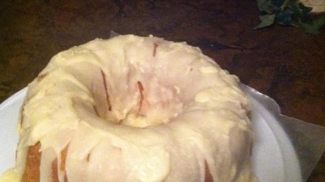 White Chocolate Icing Recipe, White Chocolate Pound Cake, Chocolate Icing Recipe, Chocolate Icing Recipes, White Chocolate Icing, White Chocolate Desserts, Cake With White Chocolate, Chocolate Pound Cake, Cheap Clean Eating