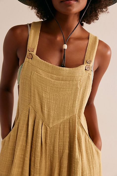 Sun-Drenched Overalls Gardening Clothes Style, Summer Overalls Outfit, Linen Overalls Outfit, Farming Clothes, Boho Overalls, Jungle Outfit, Garden Outfit, Psalms 139, Free People Overalls