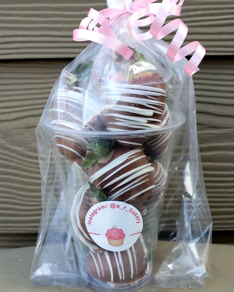 Chocolate Covered Strawberries Packaging Ideas, Chocolate Covered Strawberries Packaging, Strawberries Packaging, Strawberry Packaging, Berry Cups, Chocolate Covered Desserts, Chocolate Covered Strawberry Recipe, Chocolate Covered Strawberries Bouquet, Diy Floral Decor