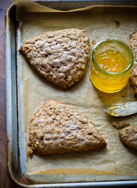 brown butter scones Teriyaki Chicken Wings Recipe, Whole Grain Breakfast, Butter Scones, Oatmeal Scones, Oat Scones, Breakfast Scones, Teriyaki Chicken Wings, Scones Recipe Easy, Oatmeal Bread