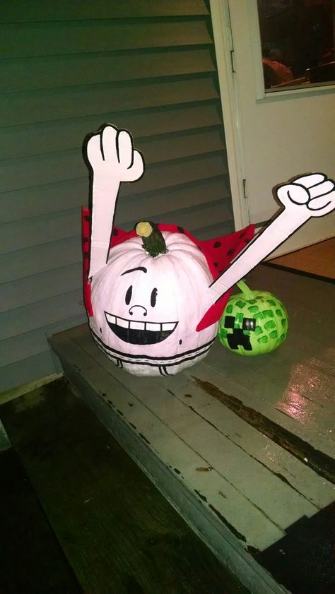 Captain Under Pants Pumpkin, Book Pumpkin, Story Book Pumpkin, Pumpkin Contest, Halloween Pumpkin Designs, Pumpkin Designs, Pumpkin Projects, Story Book, Pumpkin Design