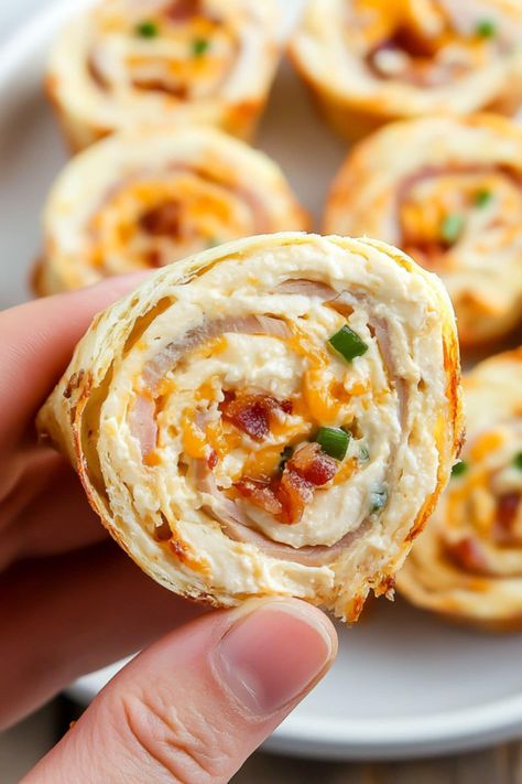 Turkey Pinwheels - Insanely Good Turkey Pinwheels Recipes, Baked Turkey Pinwheels, Turkey Ranch Pinwheels, Turkey Bacon Pinwheels, Turkey And Cream Cheese Pinwheels, Turkey Cream Cheese Roll Ups, Cream Cheese Wraps Recipes Pinwheels, Turkey Rollups With Cream Cheese, Pinwheel Turkey