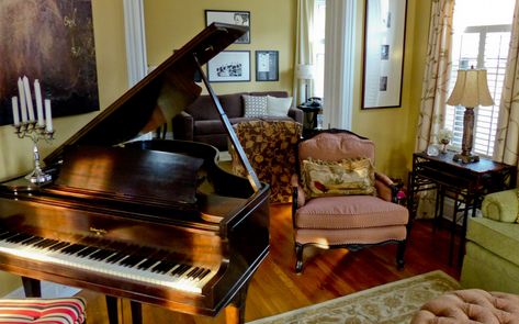 Sitting Room With Grand Piano Piano Small Living Room, Room With Grand Piano, Basement Music Room, Piano Room Design, Grand Piano Living Room, Piano Room Decor, Piano Living Rooms, Baby Grand Piano, Piano Decor