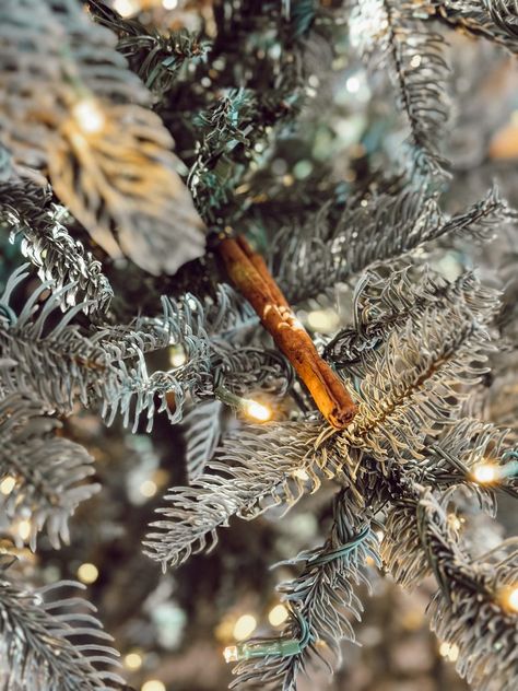 Christmas Tree With Cinnamon Stick, Christmas Tree Smell, Scent Sticks, Christmas Tree Scent, Fake Christmas Trees, Pine Essential Oil, Diy Scent, How To Make Christmas Tree, Real Christmas Tree