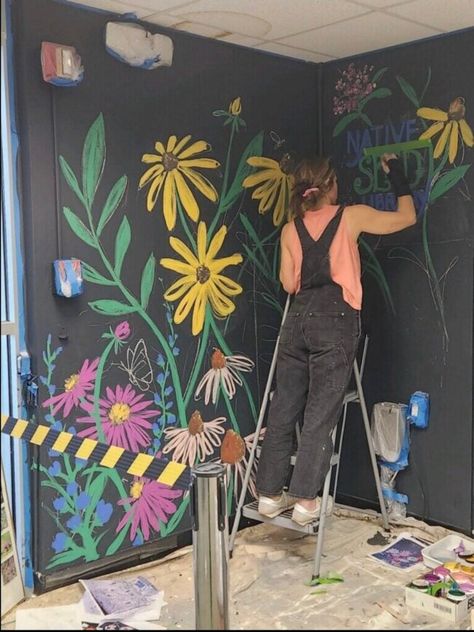 Garden Wall Mural Ideas, Laundry Room Wall Mural, Painting Garden Walls, Paint Murals On Walls, Geometric Mural Art, Exterior Wall Mural Ideas, Botanical Wall Mural Diy, Simple Diy Wall Mural, Painted Garage Door Mural