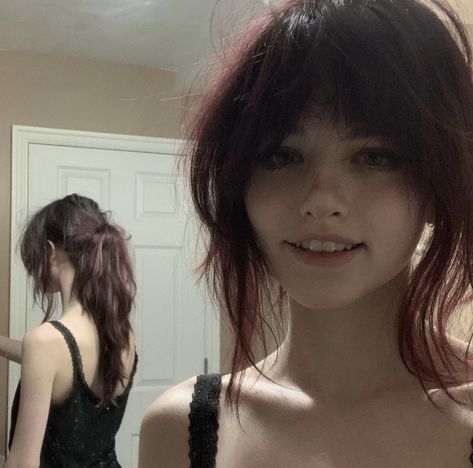 Grunge Hair Short, Cute Red Hair, Pretty Ponytail, Pretty Ponytails, Short Grunge Hair, Art Hair, Bad Haircut, Hair Inspiration Short, Girls With Red Hair