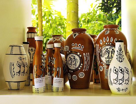 Handmade pots with WARLI designs Warli On Pot, Warli Art On Pots Terracotta, Terrakota Design, Warli Art Designs On Pots, Warli Designs, Warli Paintings, Pots Design, Handmade Pots, Worli Painting