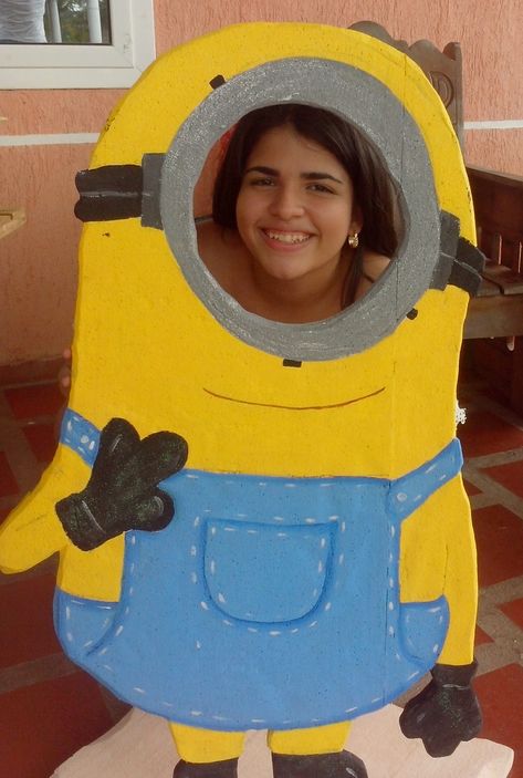 PHOTO BOOTH MINIONS Minion Photo Booth, Minion Photos, Trunk Or Treat, Minion, Photo Booth, Trunk