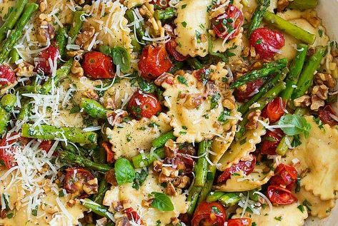 Ravioli with Tomatoes Asparagus Garlic and Herbs Pasta With Asparagus, Asparagus Garlic, Cooking Herbs, Cheese Ravioli, Herb Recipes, Cooking Classy, Asparagus Recipe, Ravioli, Pasta Dishes