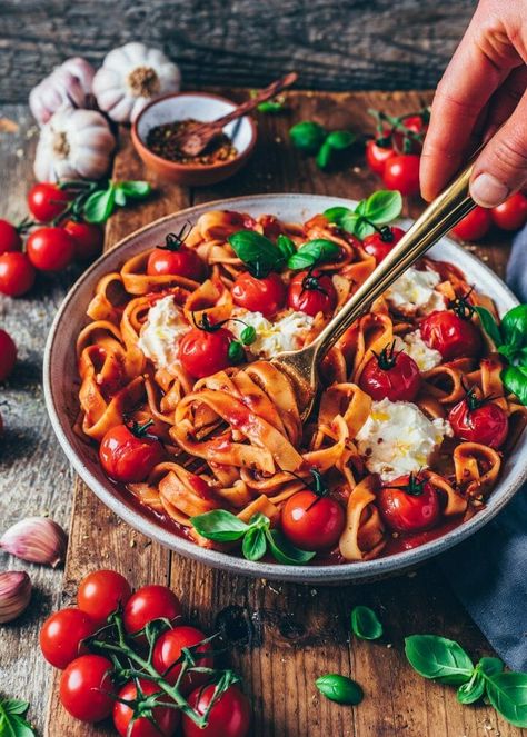 Creamy Tomato Pasta al Pomodoro - Vegan - Bianca Zapatka | Foodblog Pasta Napoli, Best Tomato Sauce Recipe, Creamy Tomato Pasta Recipes, Mini Tomatoes, Pasta Sauce Recipes Tomato, Spaghetti Al Pomodoro, Pasta Al Pomodoro, Creamy Tomato Pasta, Tomato Pasta Recipe